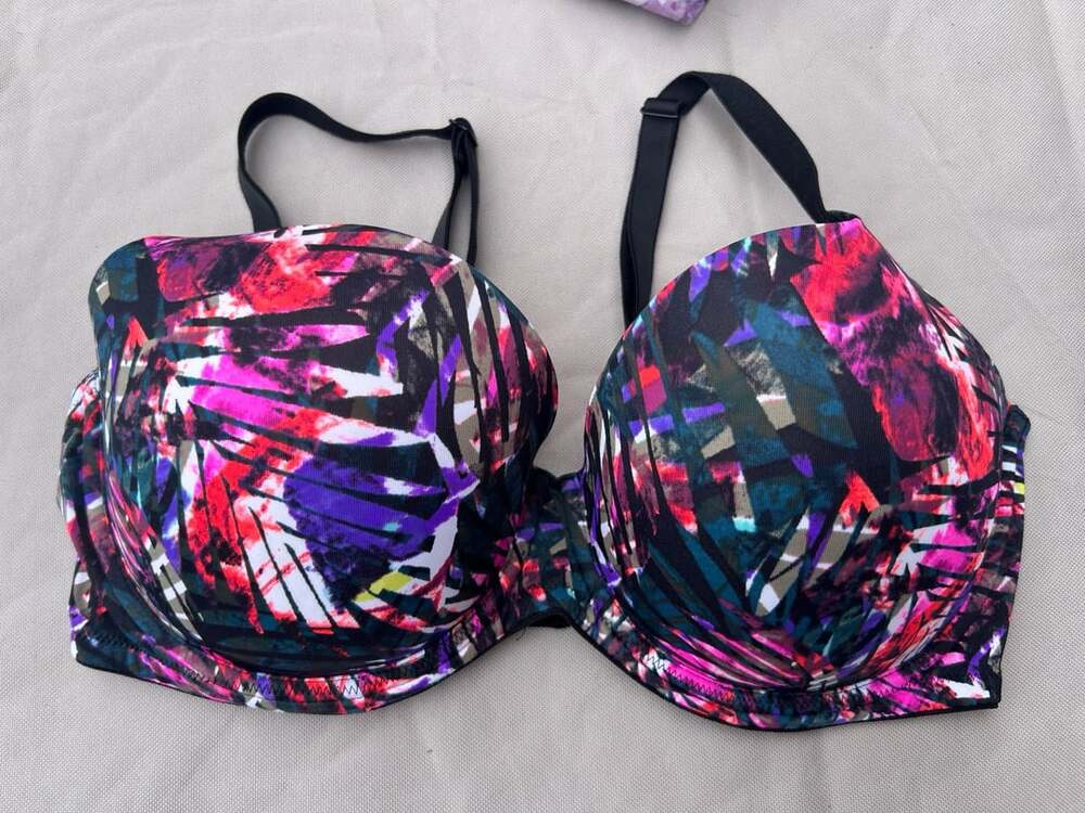 PINK Victoria's Secret Wear Everywhere Bra Size 36DD Multi-Color Tropical